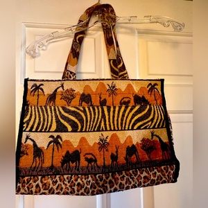 Safari purse with zip closure